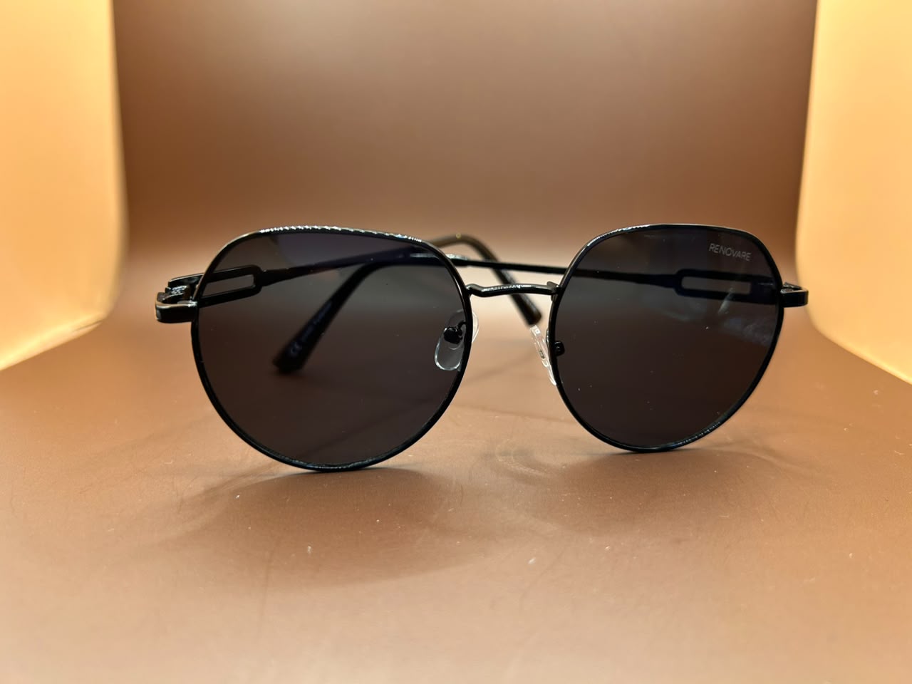 Óculos de Sol Minimalista Redondo Preto