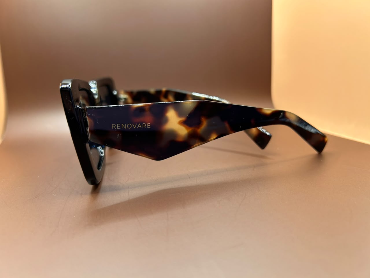 Foto adicional — Óculos de Sol Feminino Robusto Quadrado Retrô