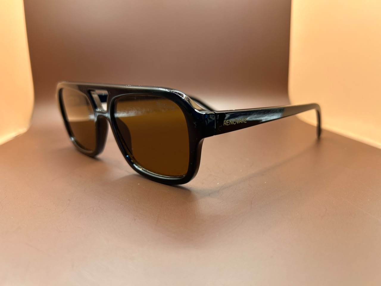Foto adicional — Óculos de Sol Retrô Aviador com Lentes Ambar - Estilo Vintage