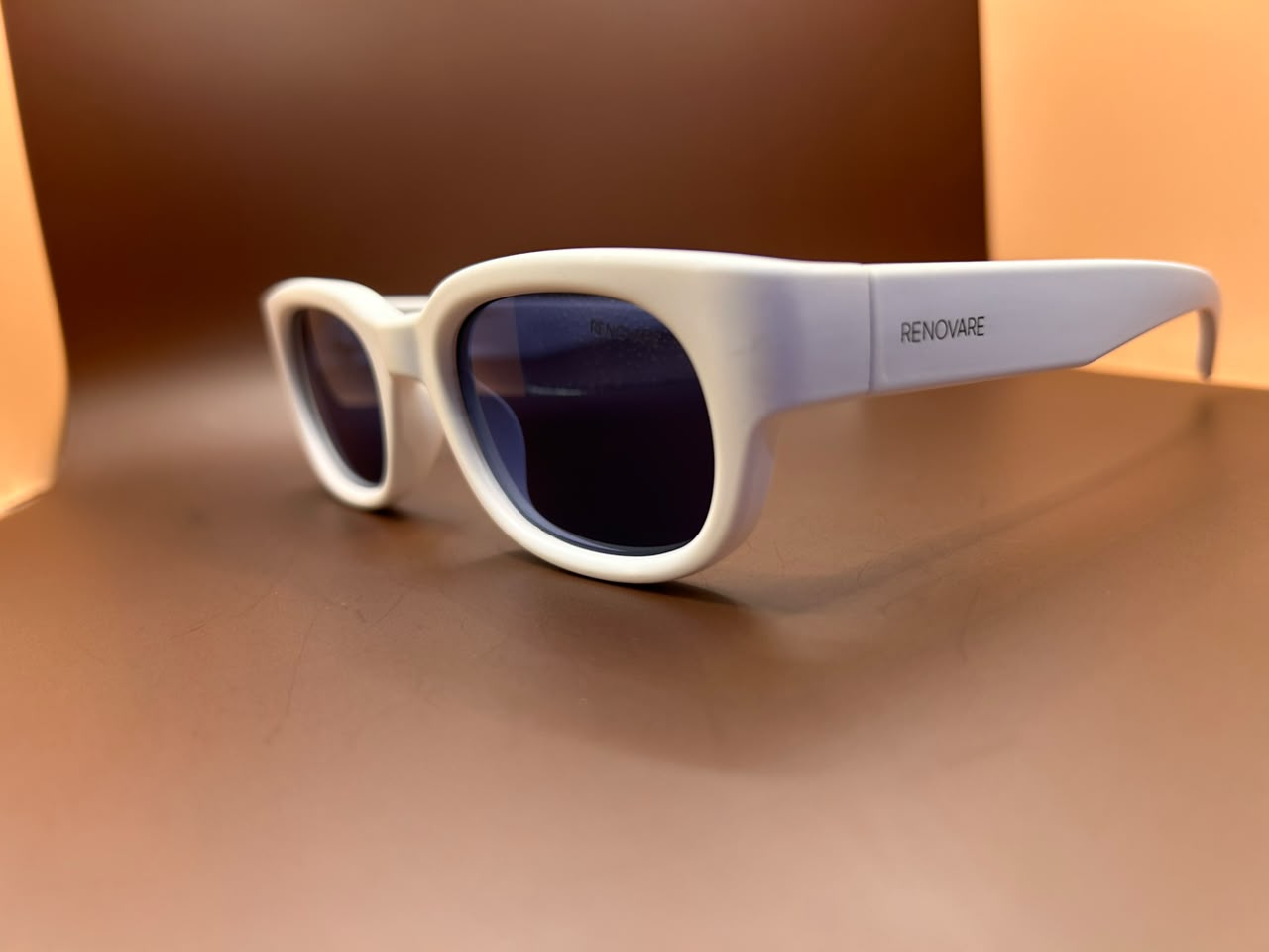 Foto adicional — Óculos de Sol Feminino Robusto Quadrado Retrô Branco Gelo