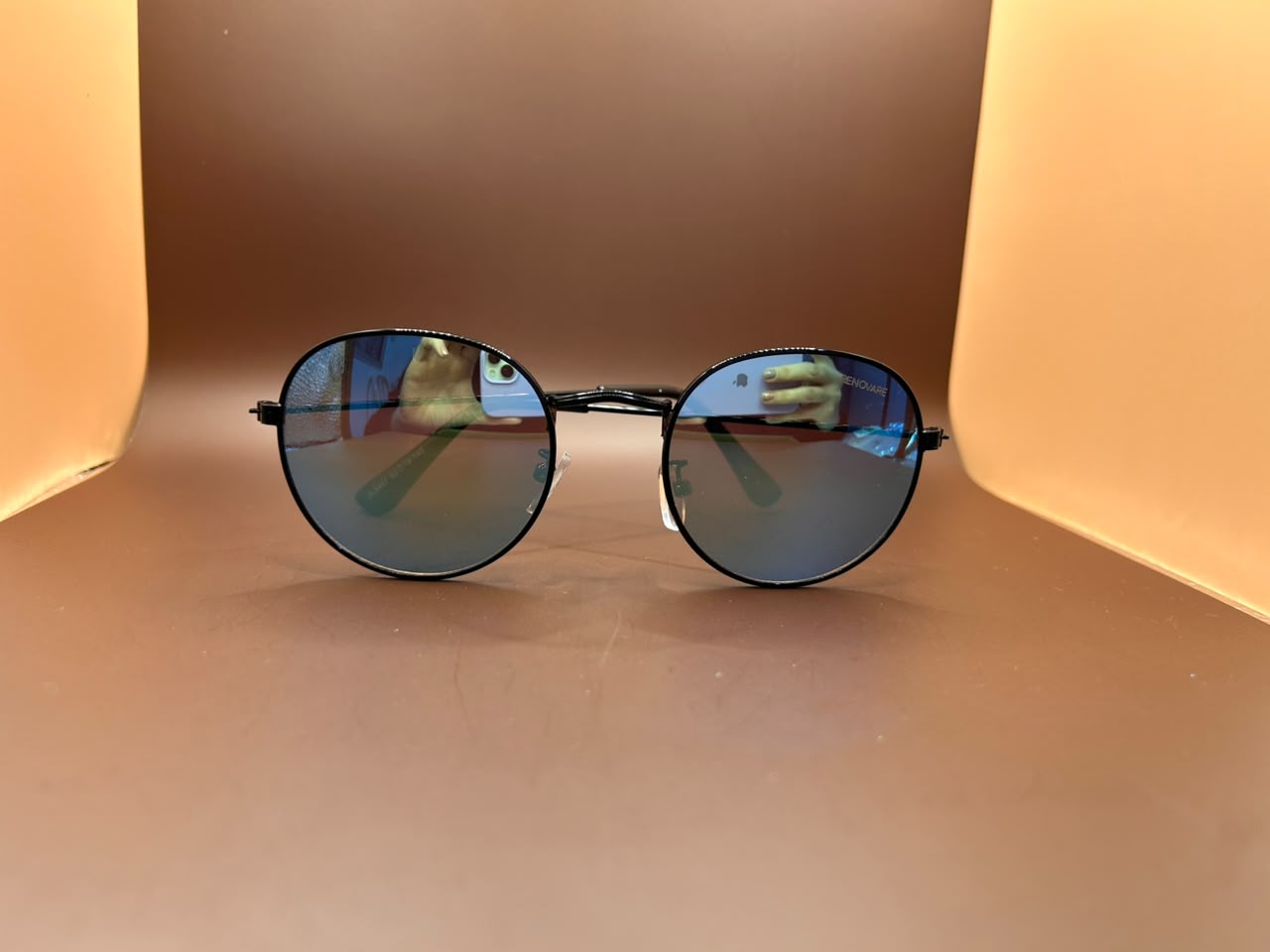 Título Sugerido  Óculos de Sol Redondo Vintage -Lentes Espelhadas Azuis Renovare