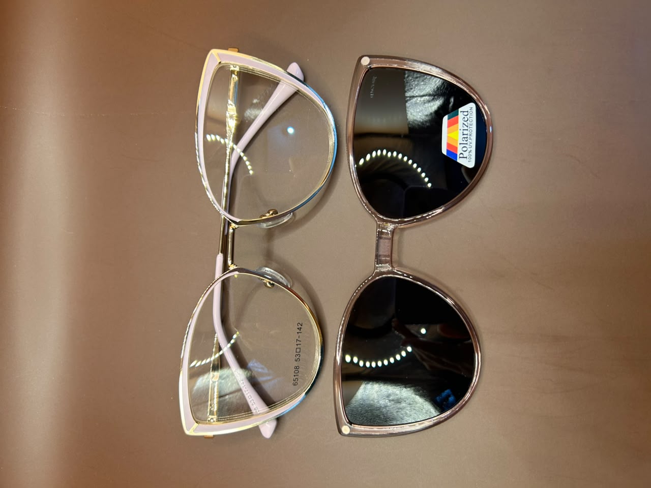 Óculos 2 em 1 Cat-Eye Premium – Armação Dourada e Rosa com Clip-on Solar Polarizado Renovare