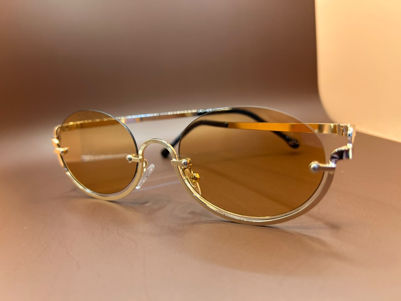 Foto adicional — Óculos Solar Vintage Rimless Renovare Metal Dourado