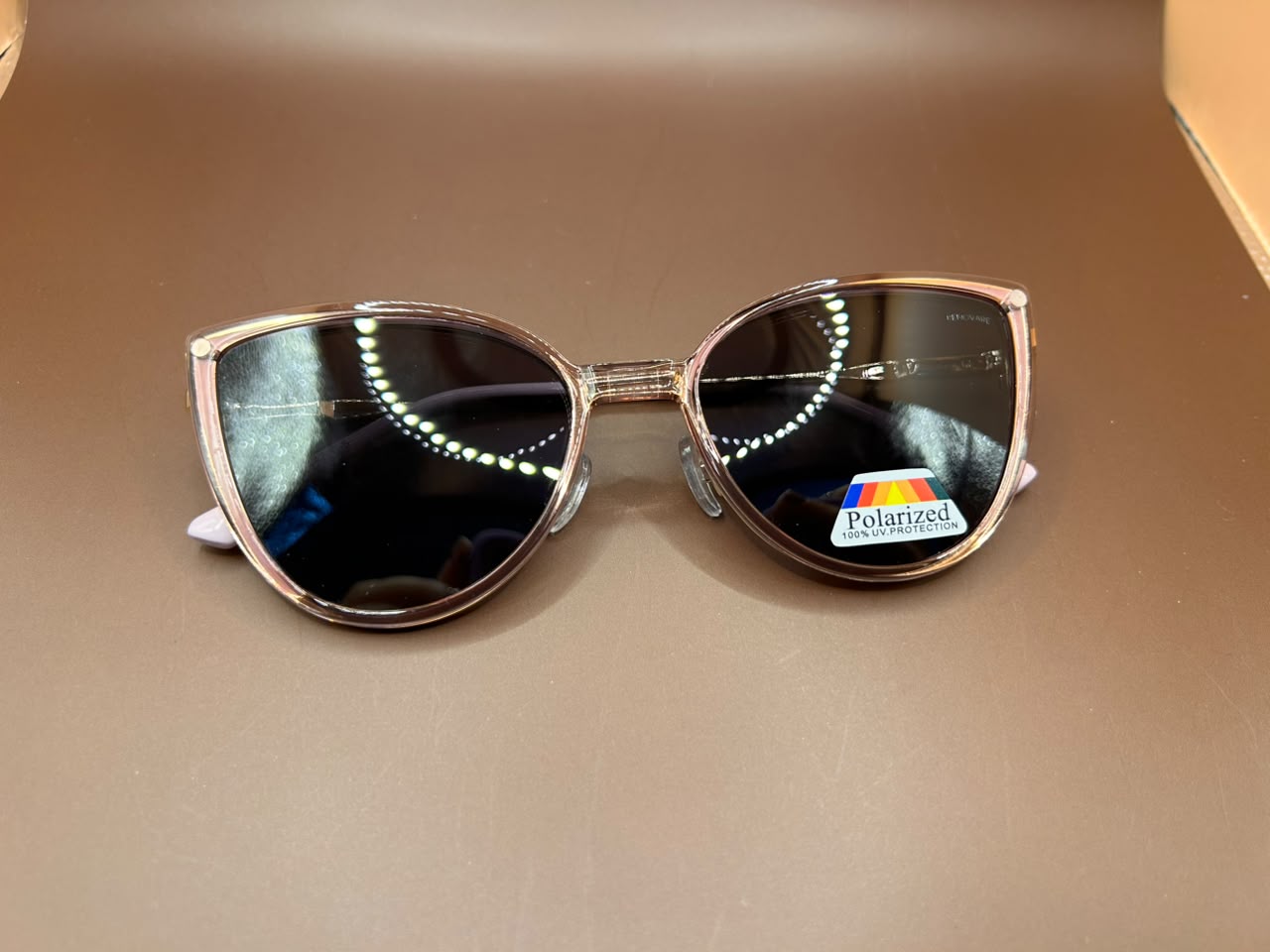 Foto adicional — Óculos 2 em 1 Cat-Eye Premium – Armação Dourada e Rosa com Clip-on Solar Polarizado Renovare