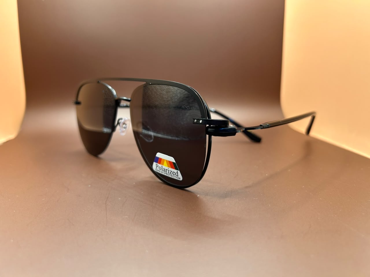 Foto adicional — Óculos 2 em 1 Aviador Moderno – Armação Metálica Preta com Clip-on Solar Polarizado Renovare