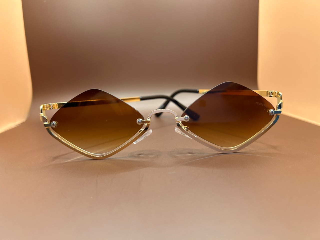Óculos de Sol Renovare Formato Diamante Balgriff Metal Dourado