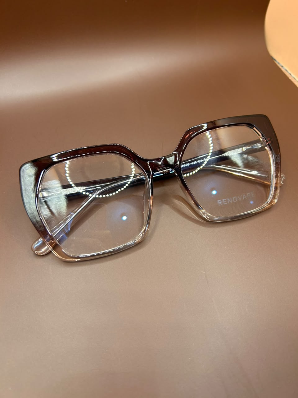 Foto adicional — Óculos de Grau Feminino Quadrado Oversized Renovare Degradê Vinho e Cristal