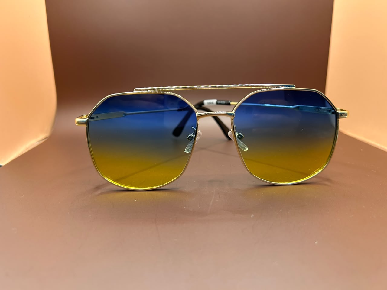 Óculos de Sol Aviador Geométrico - Lentes Degradê Azul e Amarelo Renovare