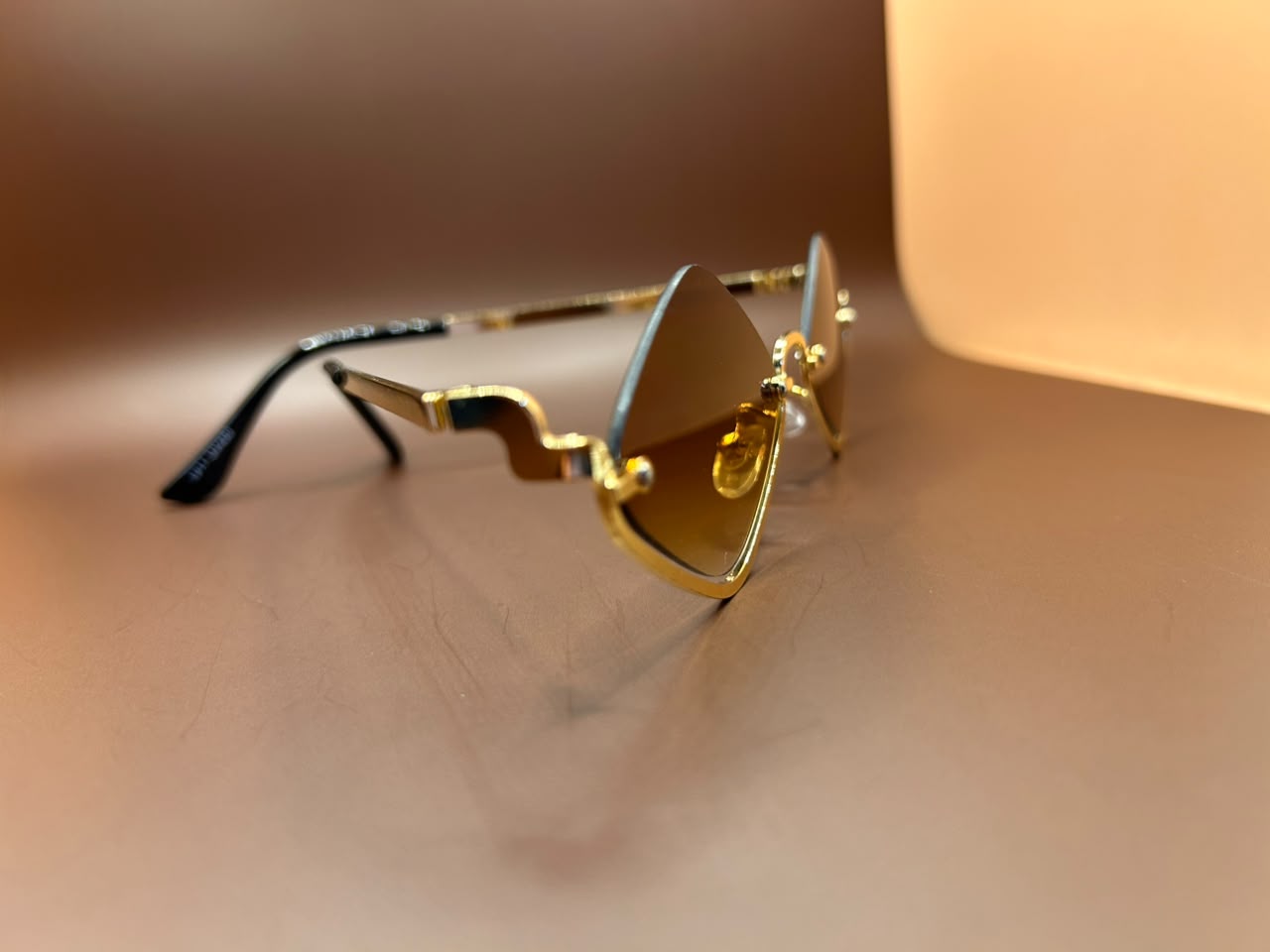 Foto adicional — Óculos de Sol Renovare Formato Diamante Balgriff Metal Dourado