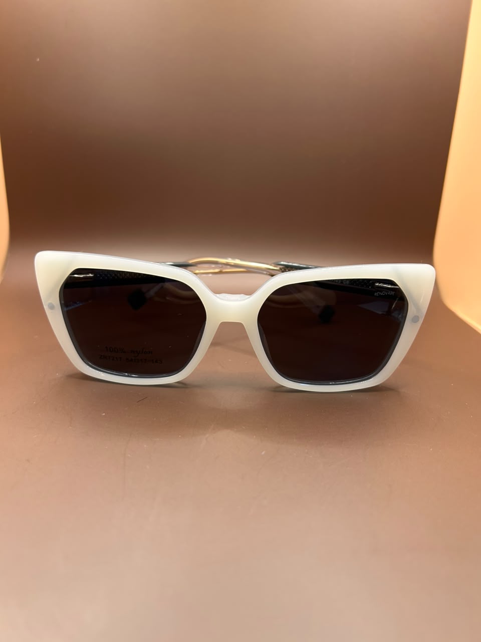 Foto adicional — Óculos 2 em 1 Off-White Renovare – Armação de Grau com Clip-on Solar