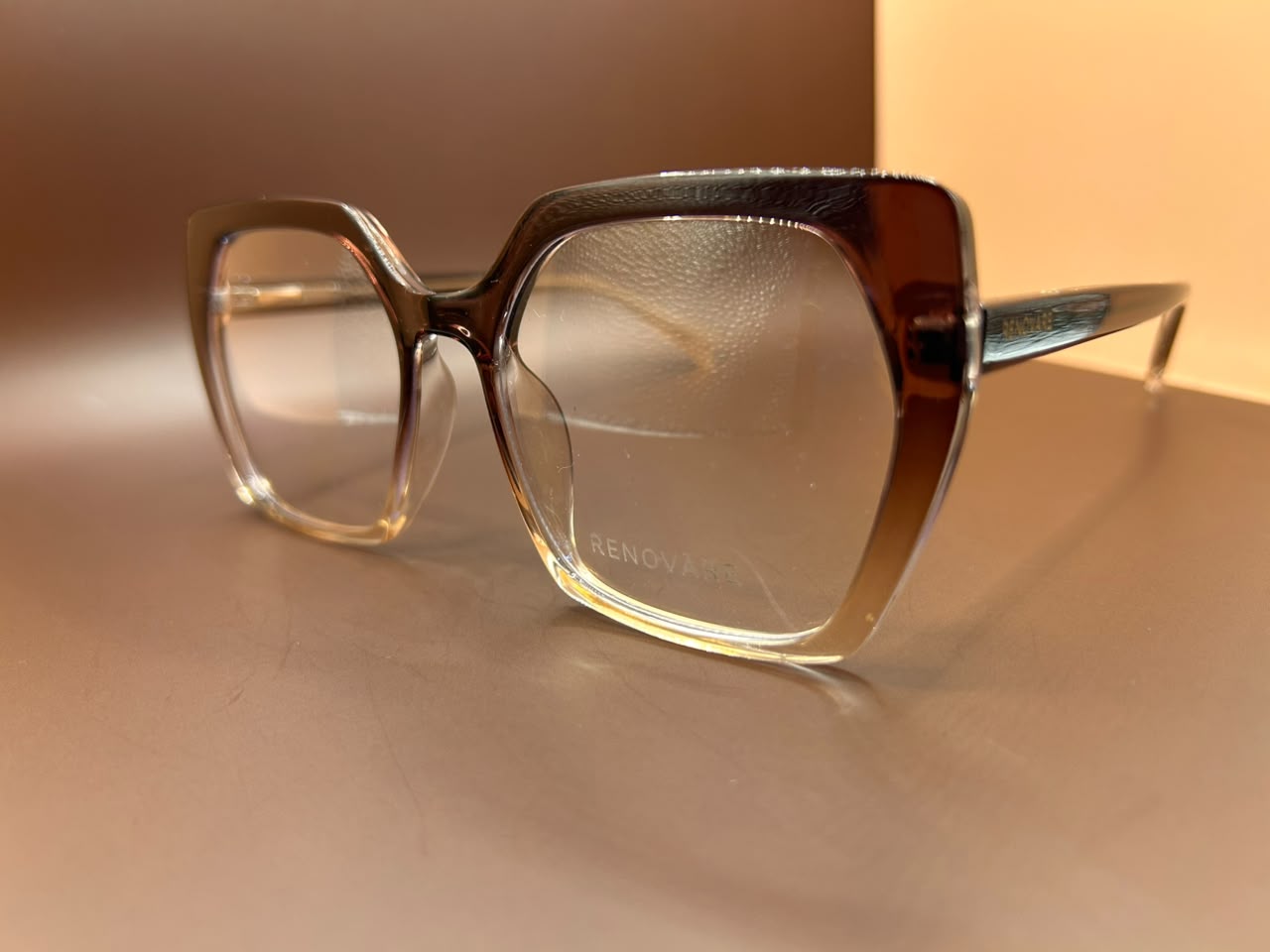 Foto adicional — Óculos de Grau Feminino Quadrado Oversized Renovare Degradê Vinho e Cristal
